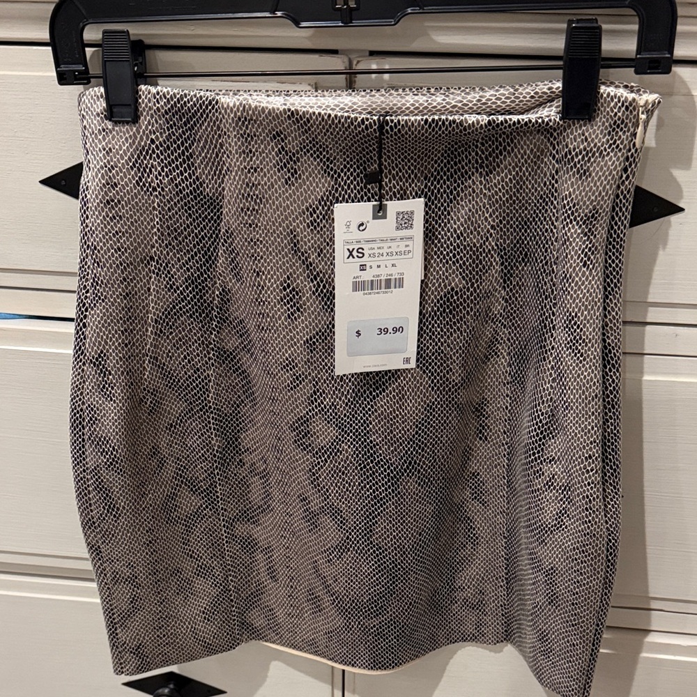 Zara Black and Gray Snake Print Pencil Skirt